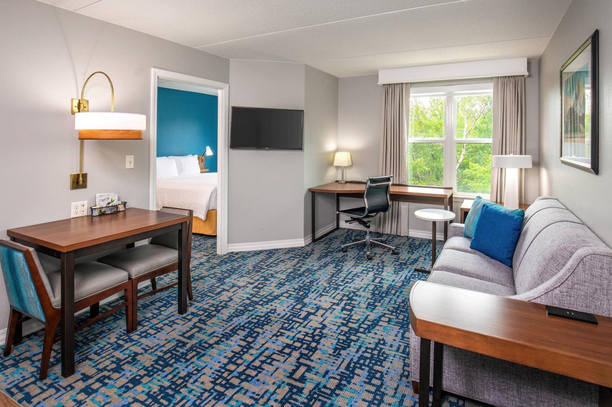 By Marriott Boston Hotel Woburn